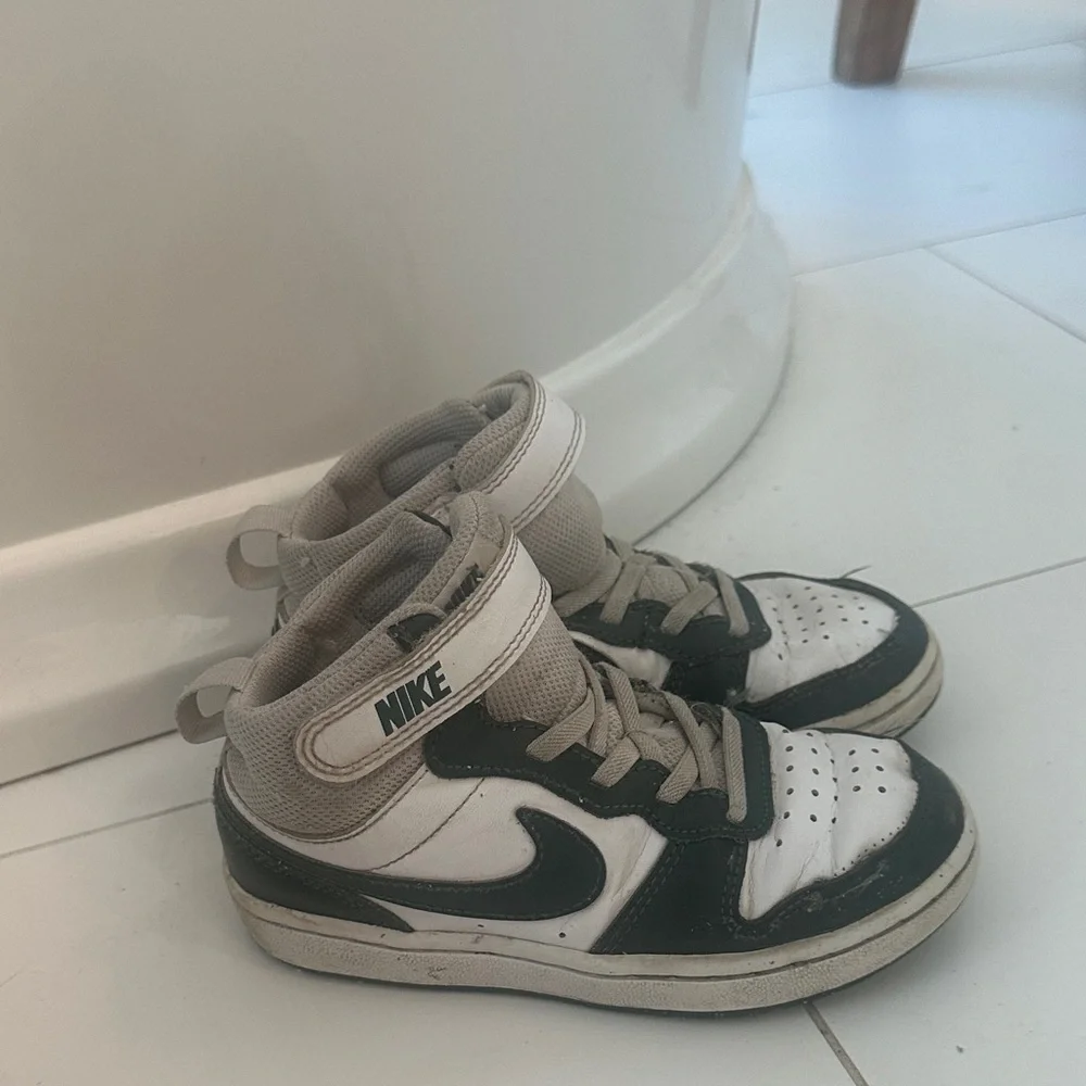 Nike Kids High-Top Sneakers - green and white 12C